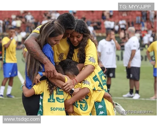 足球明星登陆美国联赛引发热潮球迷热情高涨期待精彩对决 足球明星登陆美国联赛引发热潮球迷热情高涨期待精彩对决